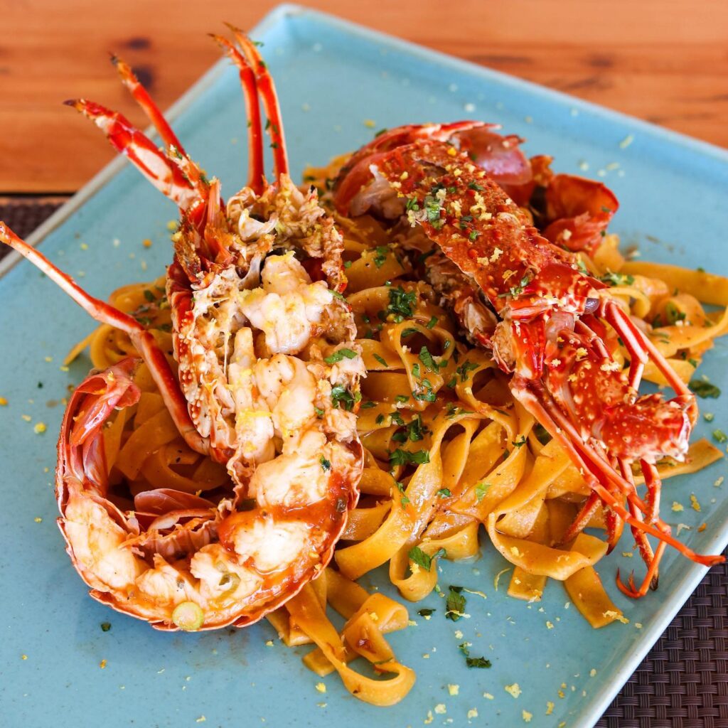 Restaurant in Milos cooks food in the sand